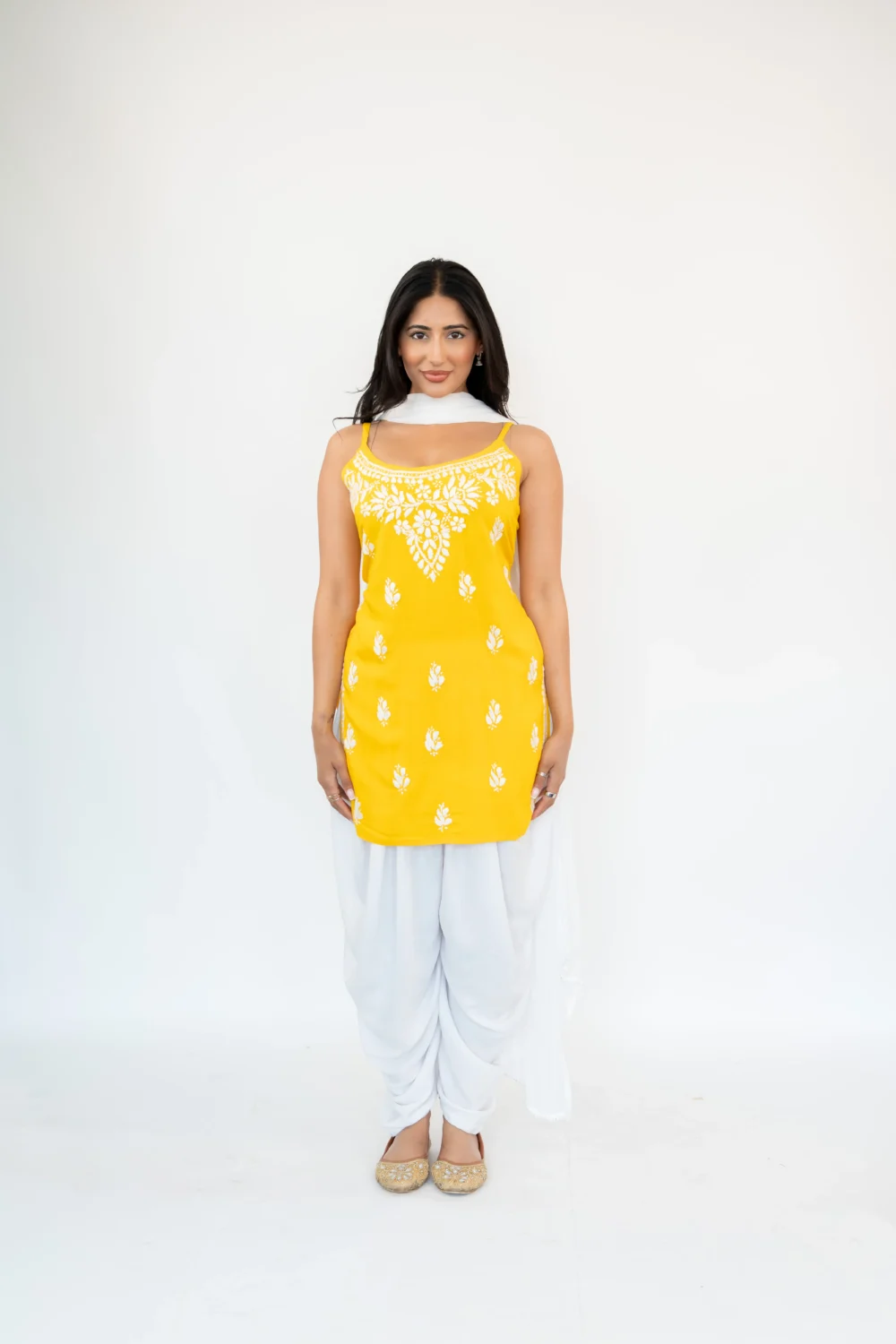 CHIKANKARI SLEEVELESS KURTI SET